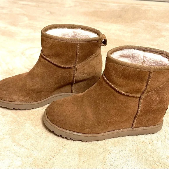 UGG Classic Mini Wedge Bootie - Picture 8 of 10